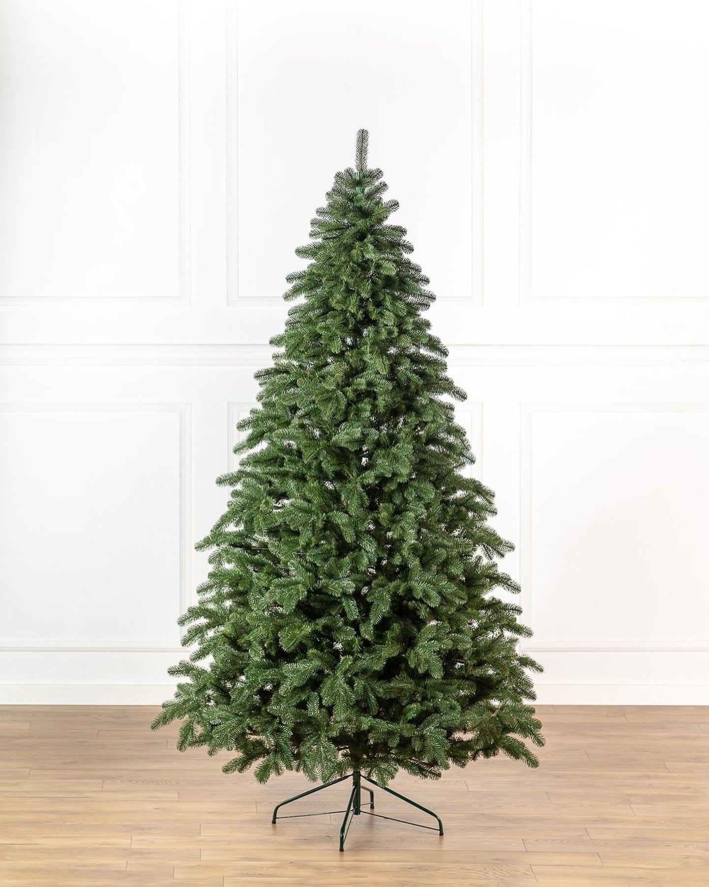 Traditional Simple Dark Green Christmas Tree